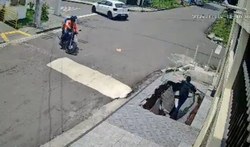 Ligação clandestina de esgoto pode ter provocado cratera que ‘engoliu’ estudante