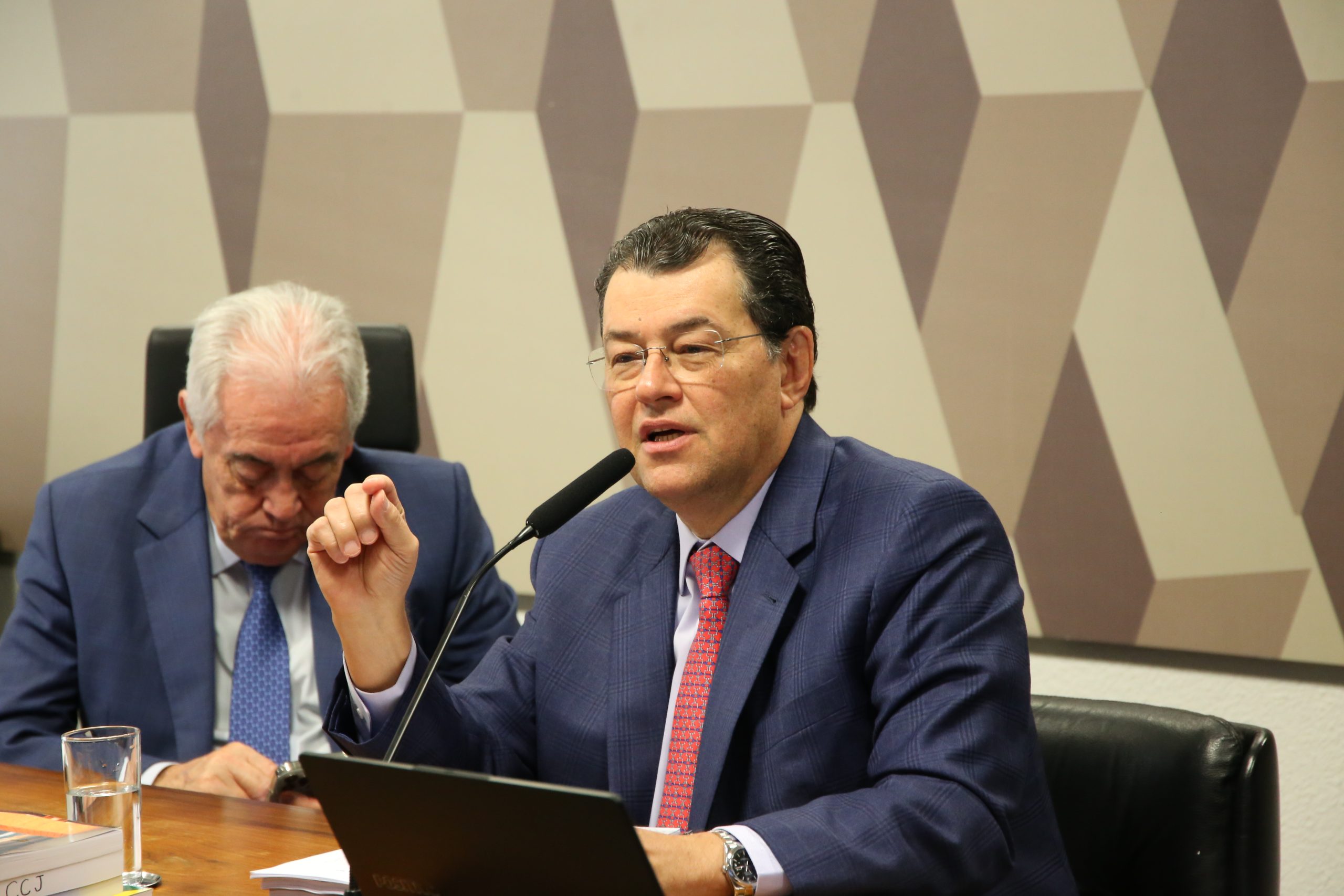 Consumidor não será penalizado por impasses da transição energética, diz Braga