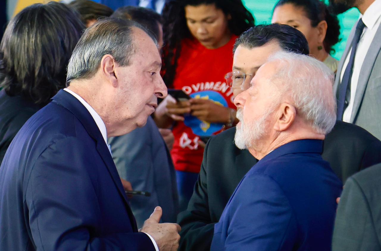 Omar participa da sanção do Luz do Povo que terá investimento de R$ 700 mi no AM