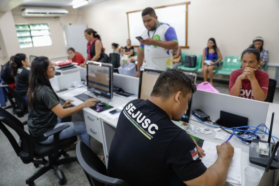Moradores da Zona Norte recebem ações do Governo Presente