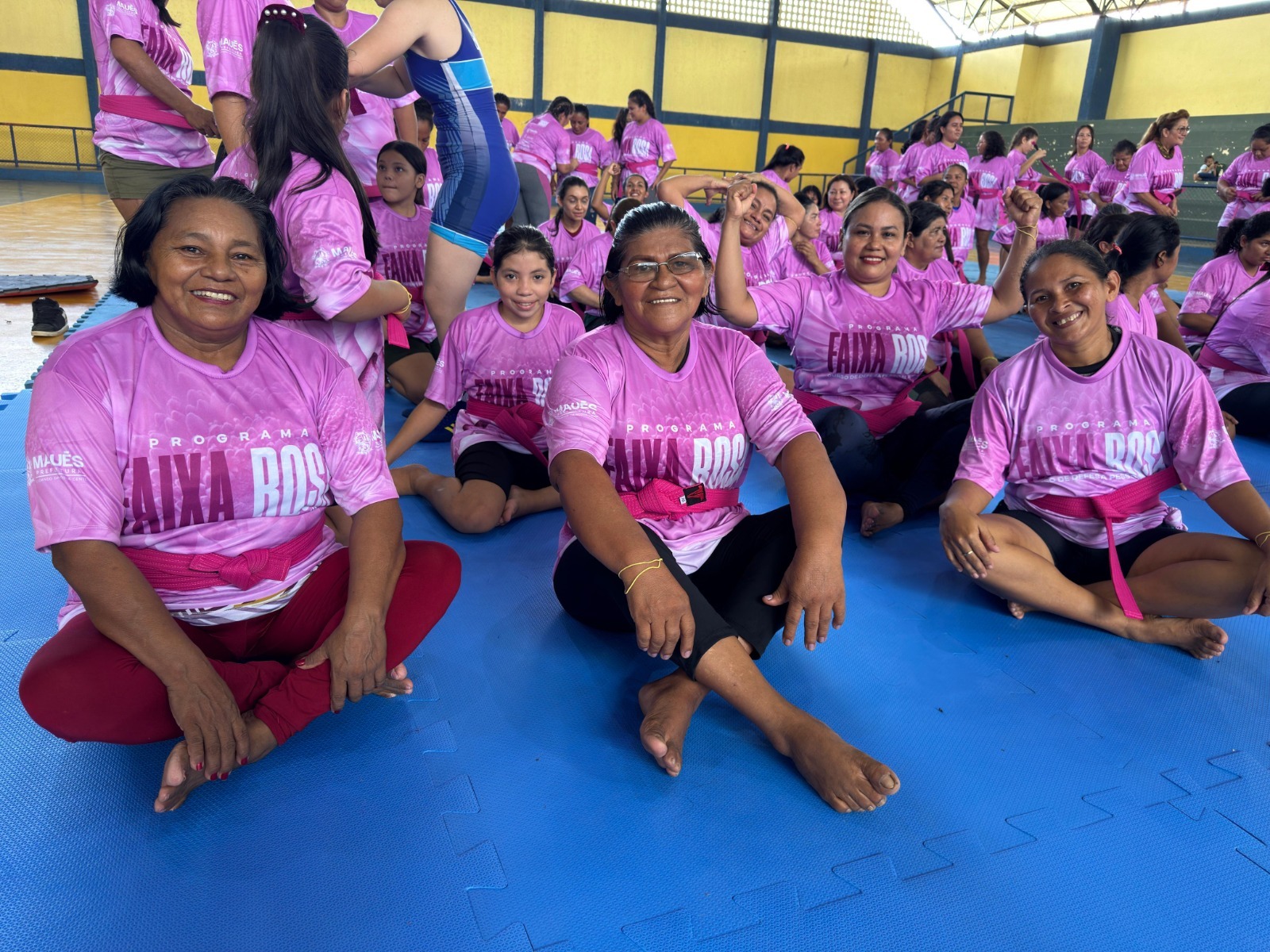 Mulheres participam de aulão de defesa pessoal na Ponta Negra neste sábado (11)