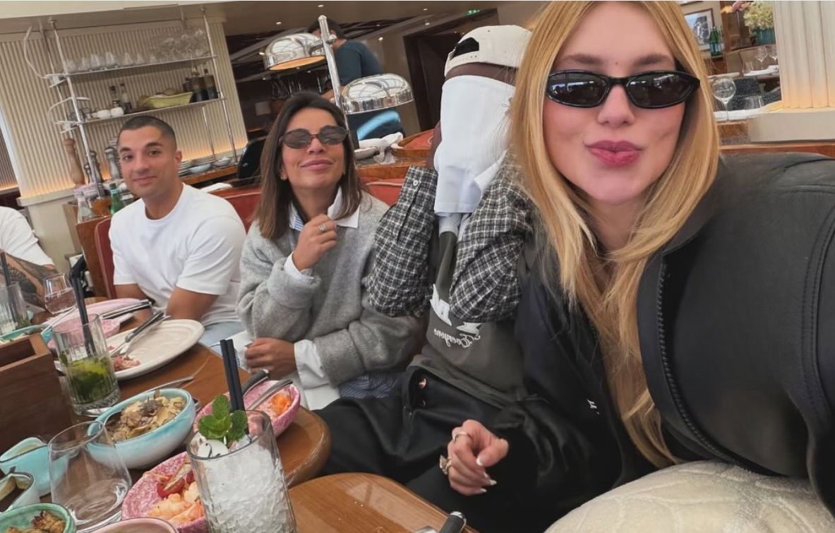 Virginia publica primeira foto com Vini Jr. e jogador cobre o rosto