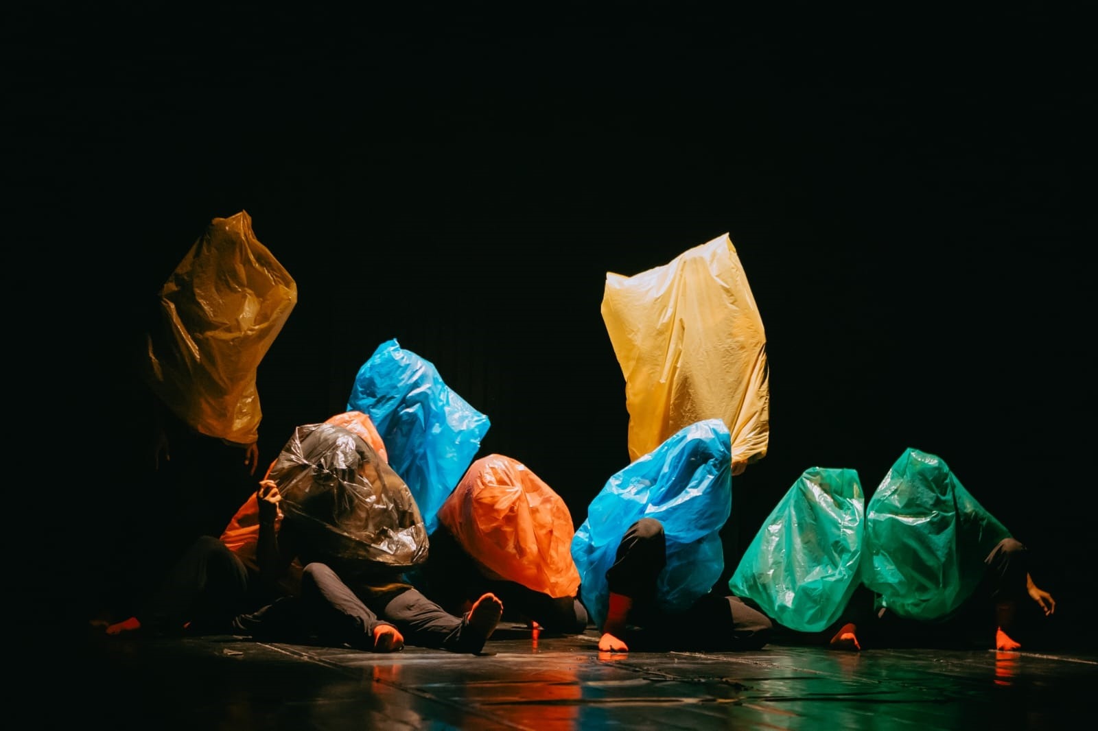 Entrecorpus une arte e reflexão social em espetáculo gratuito