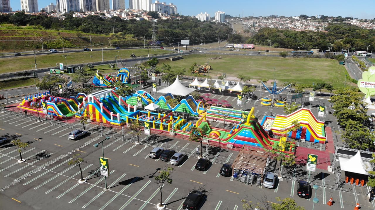Parque dos Infláveis anima o Dia das Crianças em Manaus