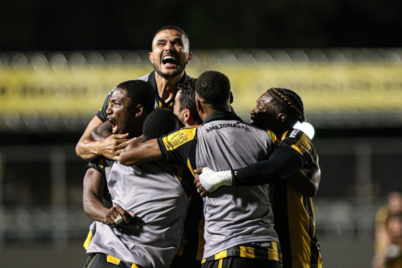 Amazonas vence Criciúma de virada por 2 a 1 no Carlos Zamith