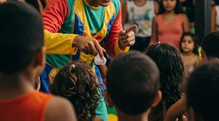 Animador de festas para crianças é preso em Manaus por armazenar pornografia infantil