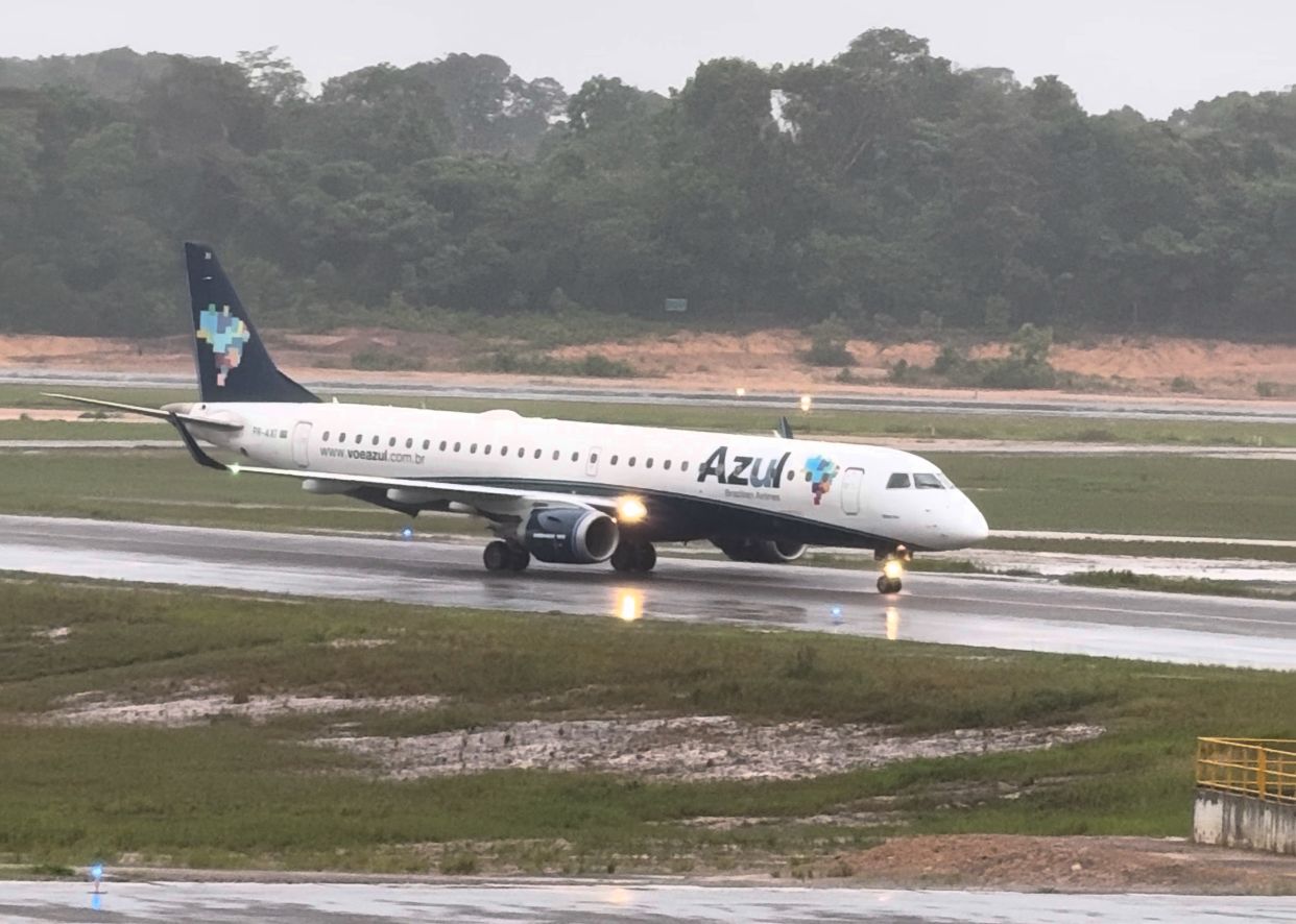 Colisão com pássaro fez avião realizar pouso de emergência em Manaus