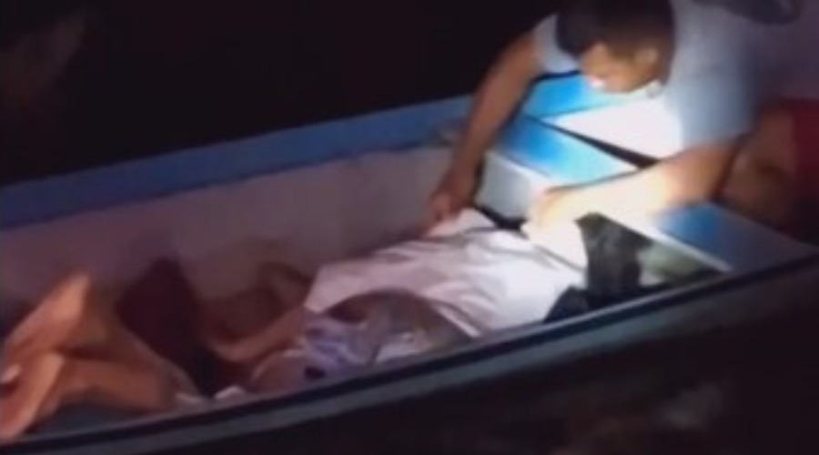 VÍDEO: Homem morre ao ser arremessado durante colisão entre canoas no AM