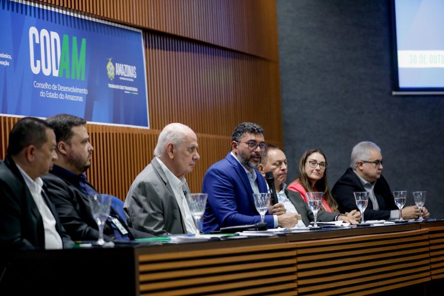 Wilson Lima aprova número recorde de projetos com R$ 1,4 bilhão