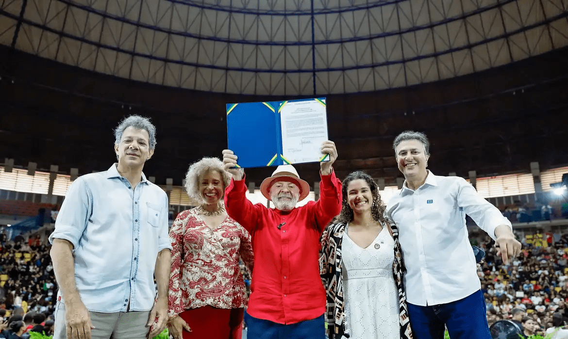 Governo anuncia investimento de R$ 108 milhões em cursinhos populares até 2026