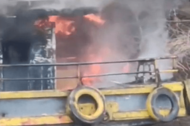 VÍDEO: Homem fica com quase 100% do corpo queimado em incêndio em balsa no AM