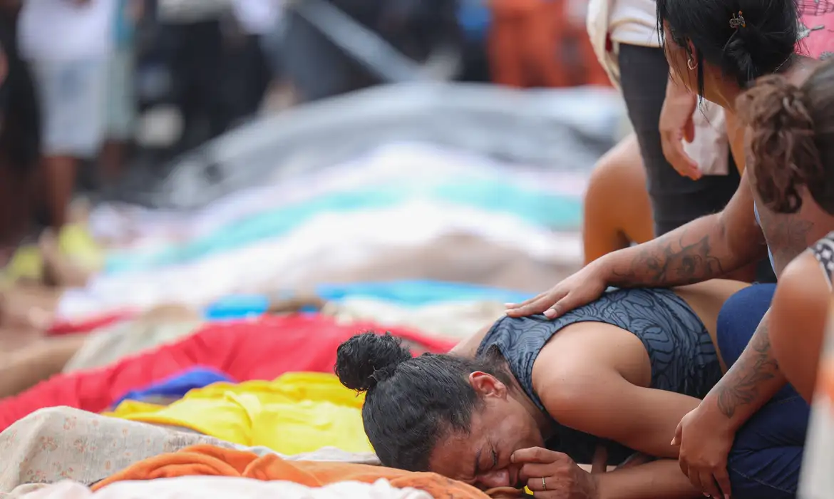 Deputados pedem investigação federal sobre megaoperação no Rio