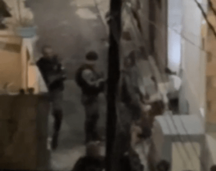 VÍDEO: Homem é morto após abordagem policial em beco no Vila da Prata