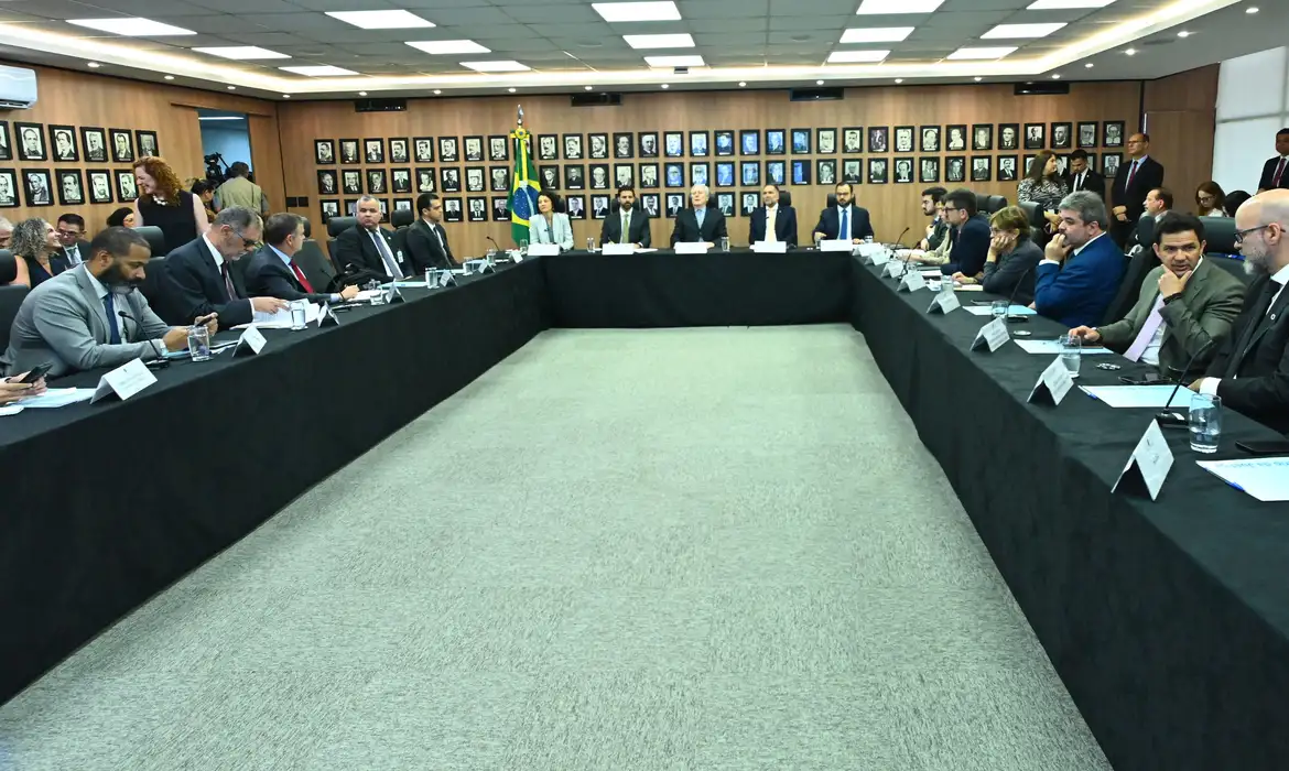 Governo cria comitê para combater adulteração de bebidas por metanol