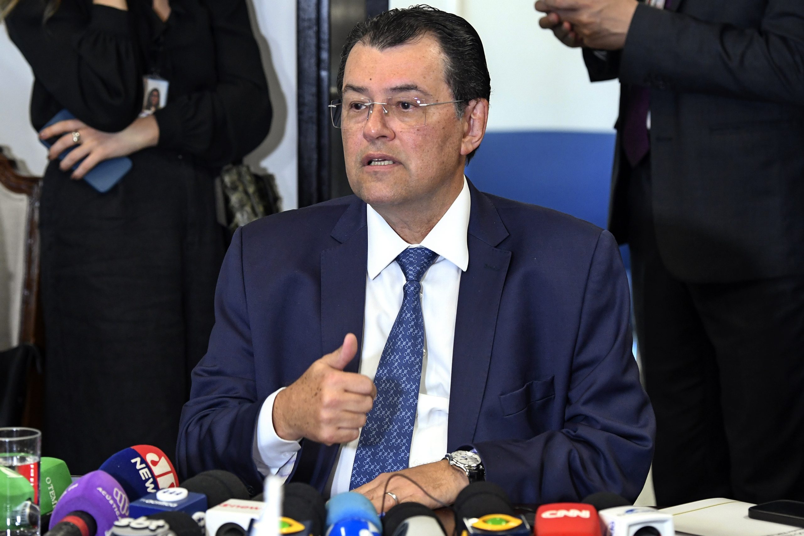 Eduardo Braga propõe abrir mercado de energia para residências e pequenos comércios