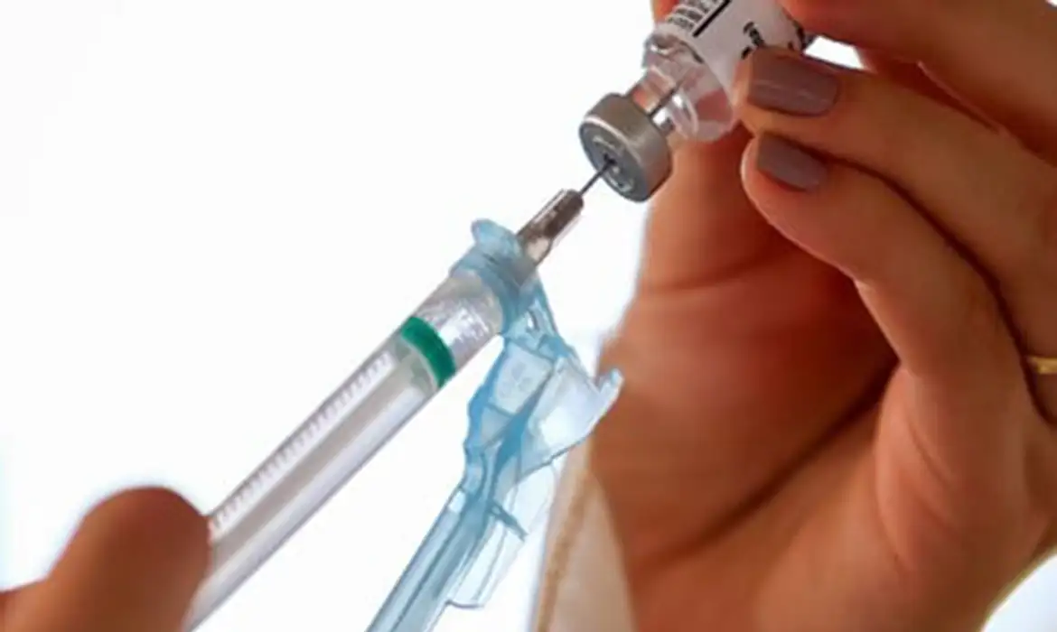 Acordo entre Brasil e Índia fortalece produção de vacinas