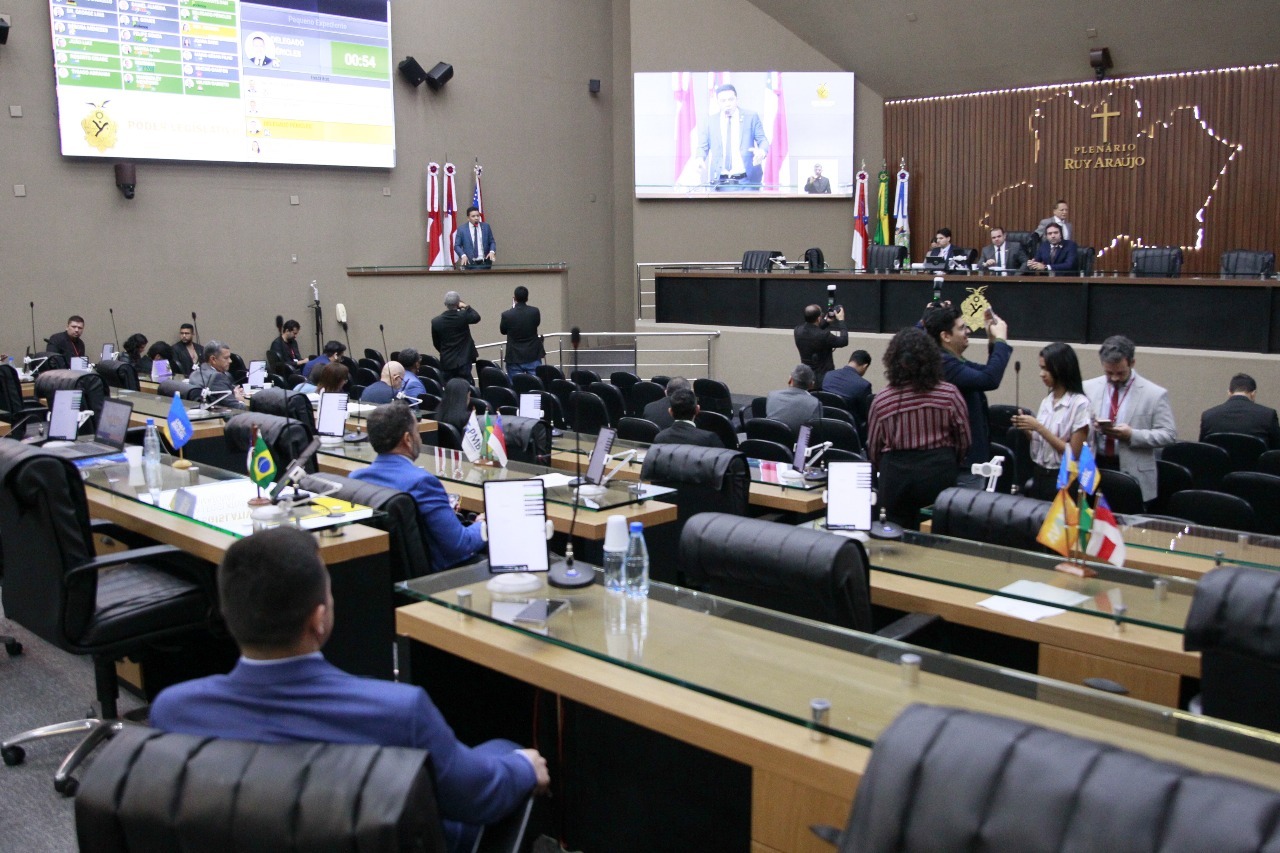 Escolha do “governador tampão” do AM será no dia 4 de maio