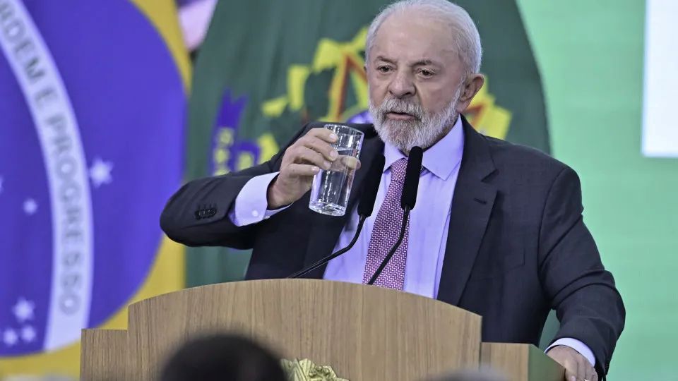 Lula volta para a defensiva com operação no Rio e sofre ataque em redes