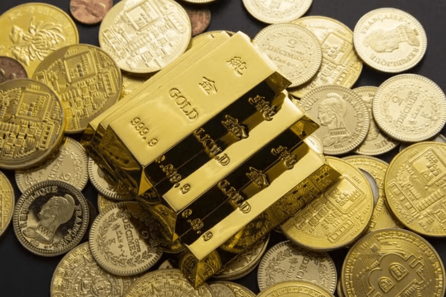 Homem encontra fortuna em ouro enterradas no jardim, mas pode não ficar com nada