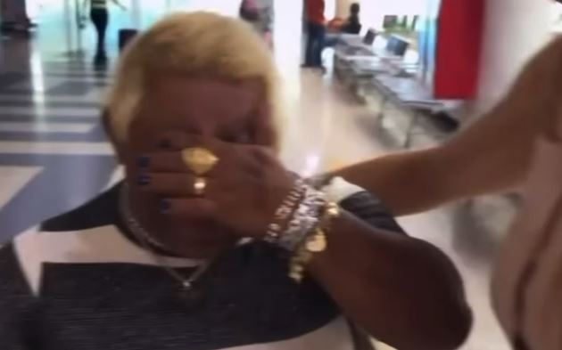 VÍDEO: Patixa Teló chega a Manaus e chora ao falar da mãe