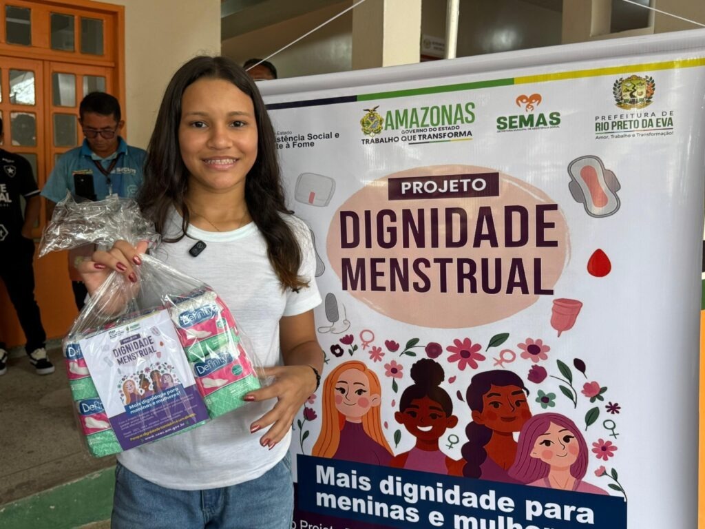 Meninas e mulheres de 16 municípios do AM recebem kits de absorventes