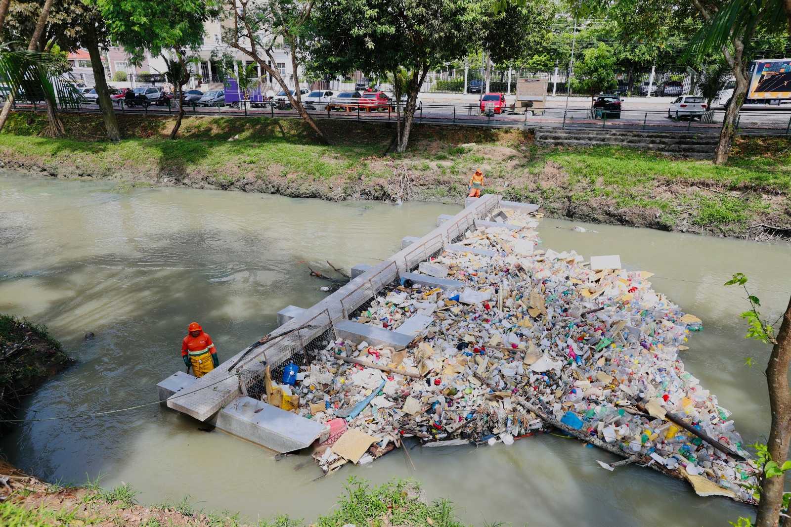 David Almeida apresenta na COP30 projeto das ecobarreiras de Manaus