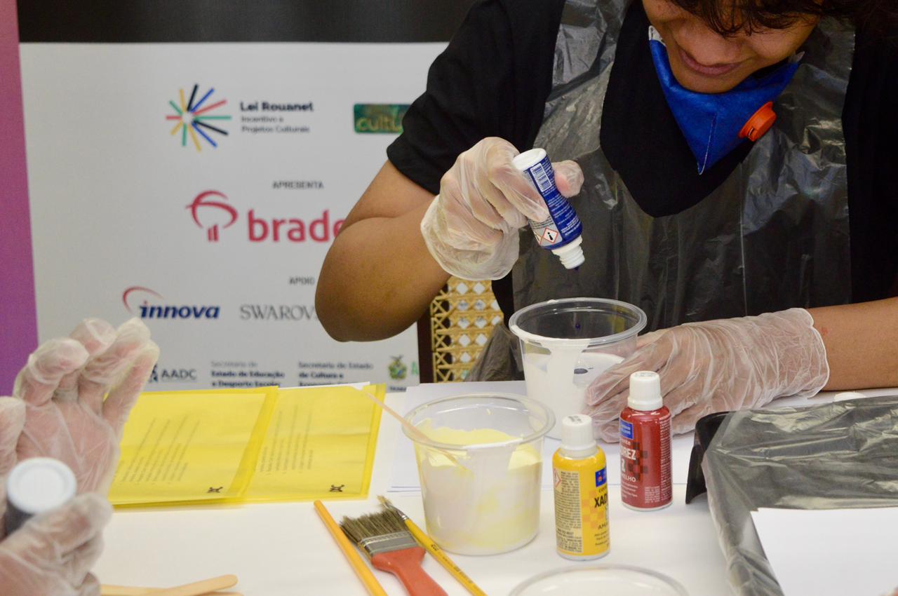 ‘Ópera nas Escolas’ oferece oficina gratuita de pintura cênica