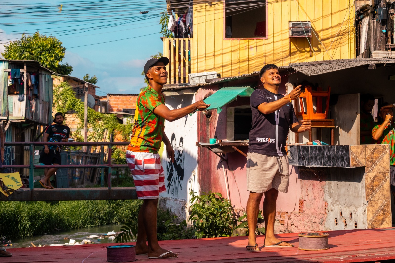 Campanha ‘É Hora de Taxar os Playboys’ encerra com ação na periferia