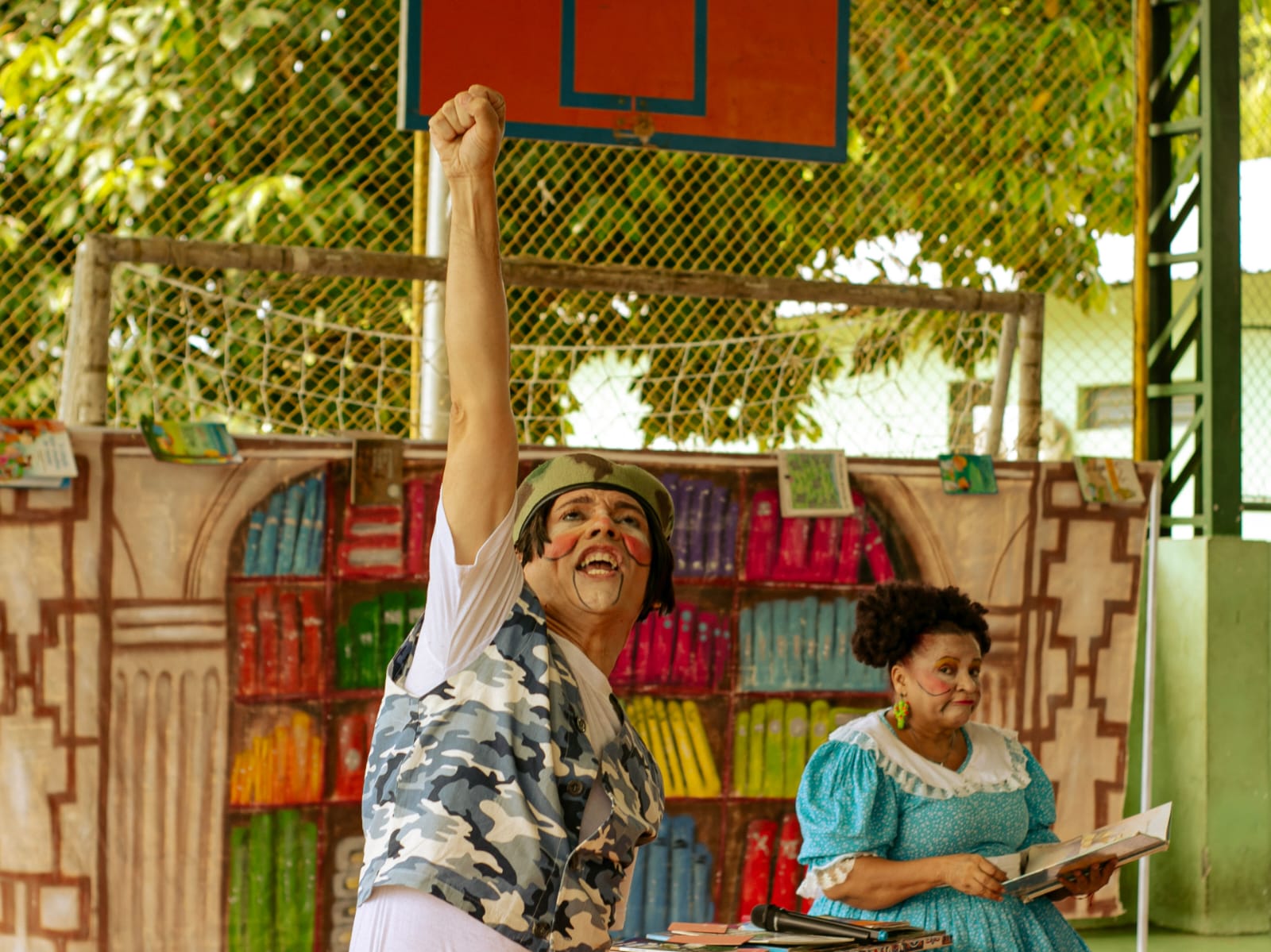 ‘Dona Batata’ emociona crianças e celebra 35 anos do Pintando o 7