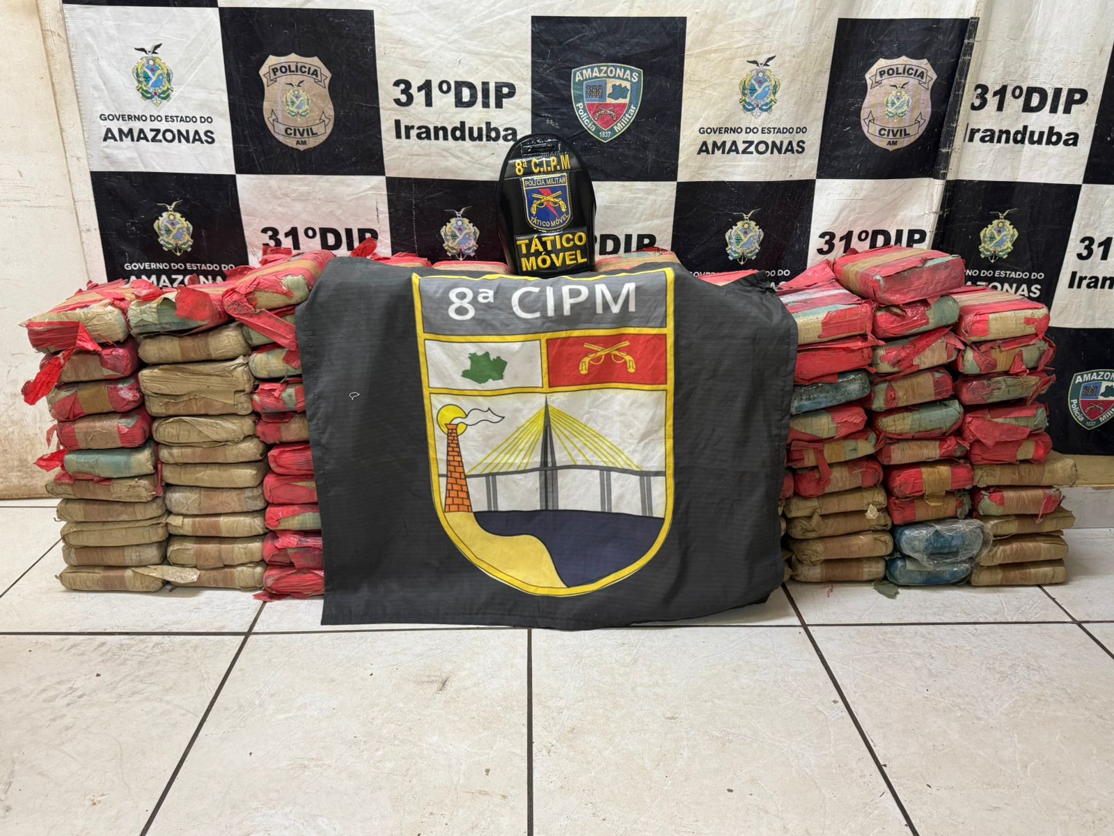 Barco com 112 tabletes de maconha é apreendido pela PM em Iranduba