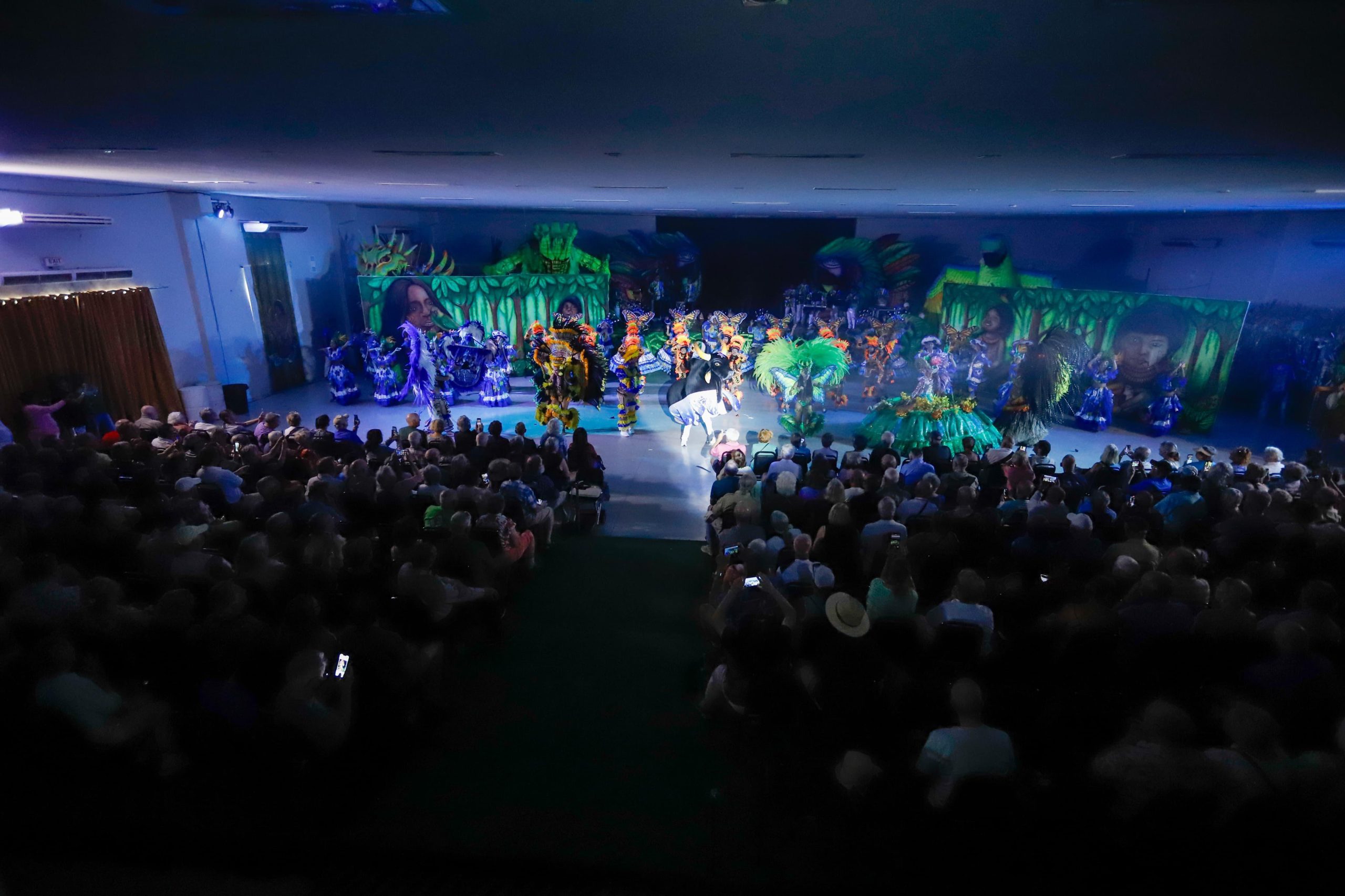 Com superprodução, Caprichoso abre temporada para visitantes de cruzeiro