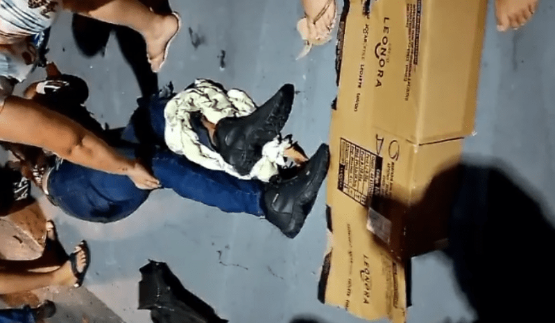 VÍDEO: Colisão entre carro e moto deixa homem ferido no Novo Aleixo, em Manaus