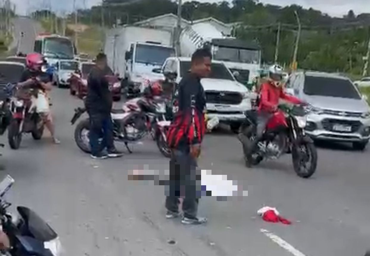 VÍDEOS: Mulher morre após ser atropelada por carreta na Avenida das Flores, em Manaus