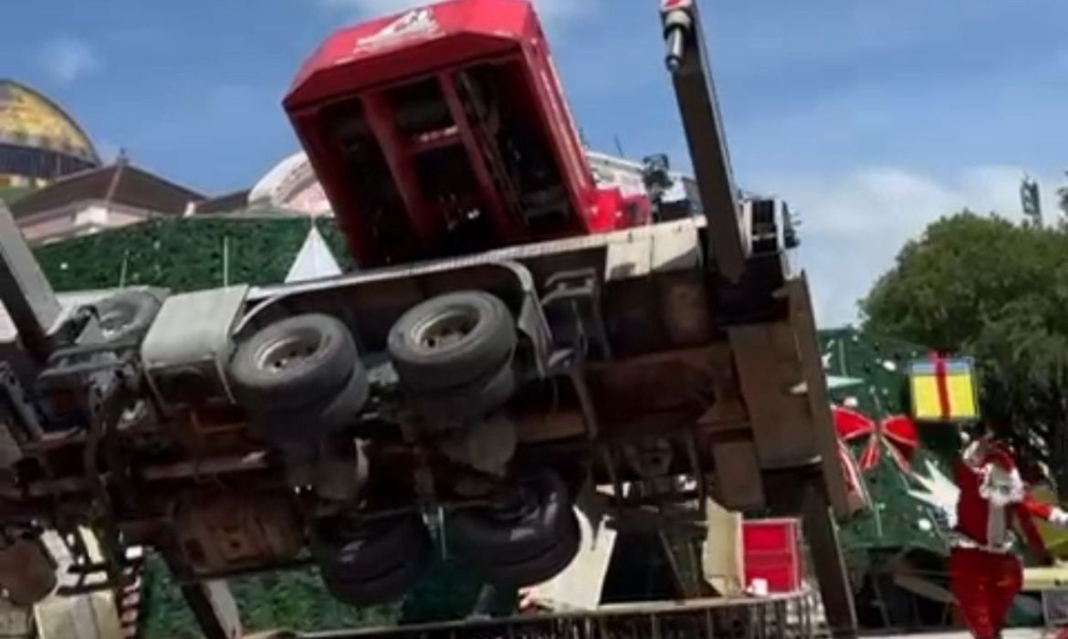 Após acidente fatal, governo cancela árvore de Natal no Largo de São Sebastião