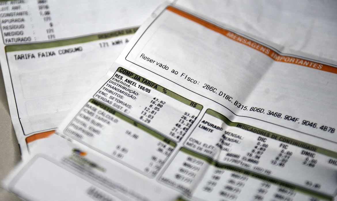 Conta de luz terá bandeira vermelha 1 em novembro, diz Aneel