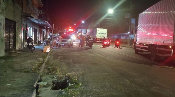 Homem leva choque em fio caído na Avenida Timbiras, em Manaus