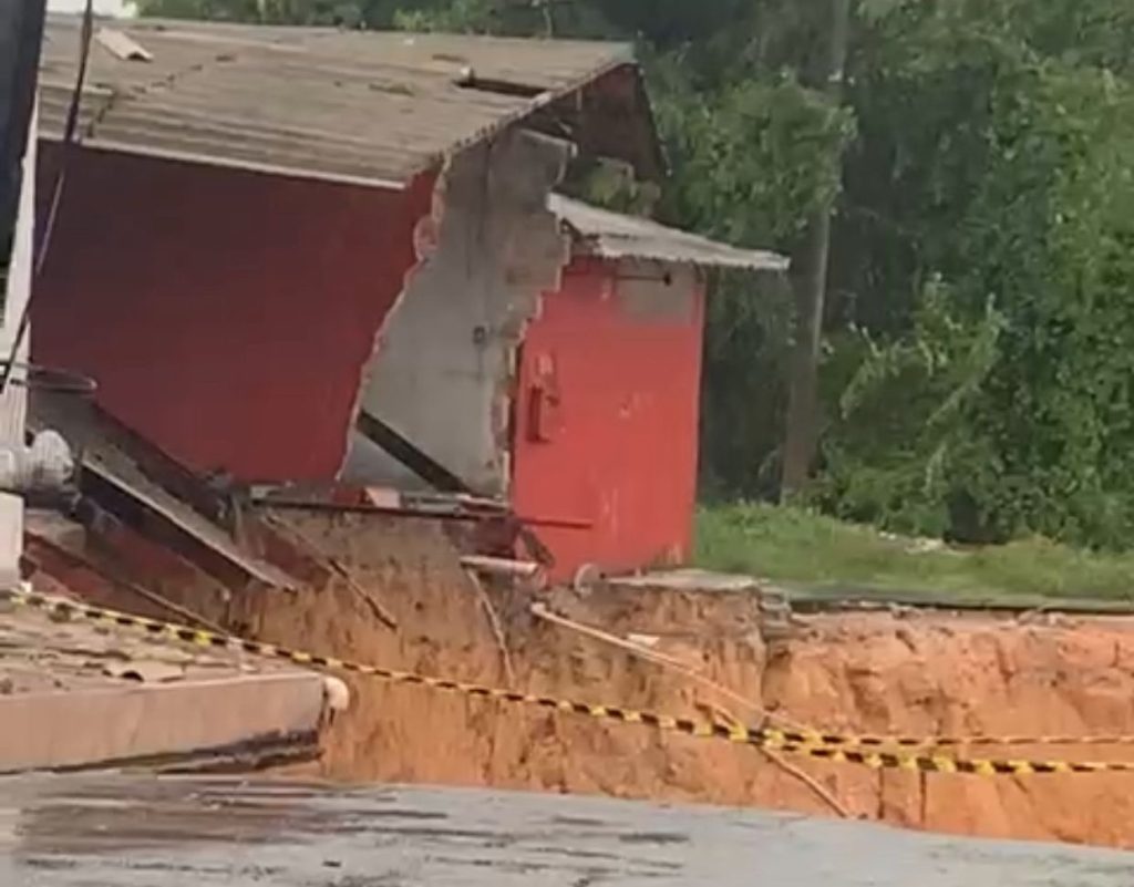 O Centro de Cooperação da Cidade (CCC) registrou cinco ocorrências durante as fortes chuvas em Manaus