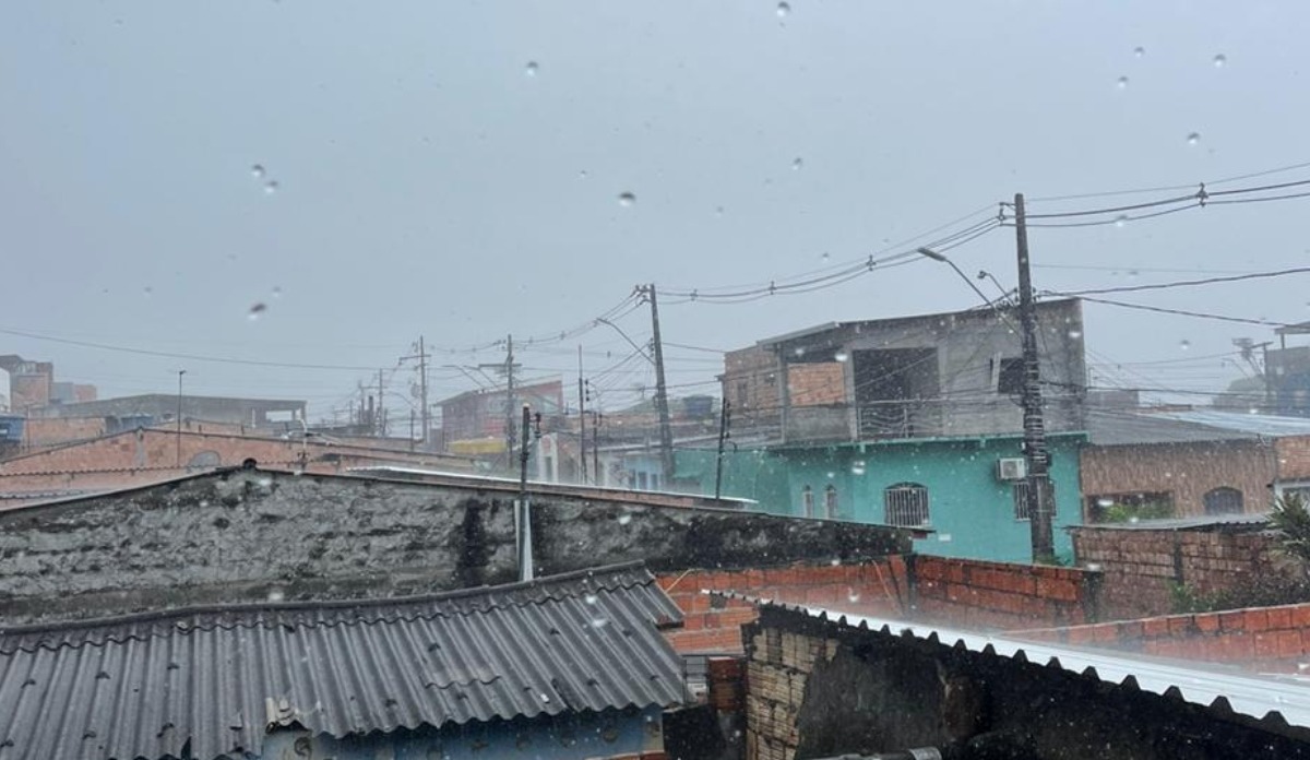 Bairro de Manaus entra em alerta severo por risco de alagamentos e enxurradas
