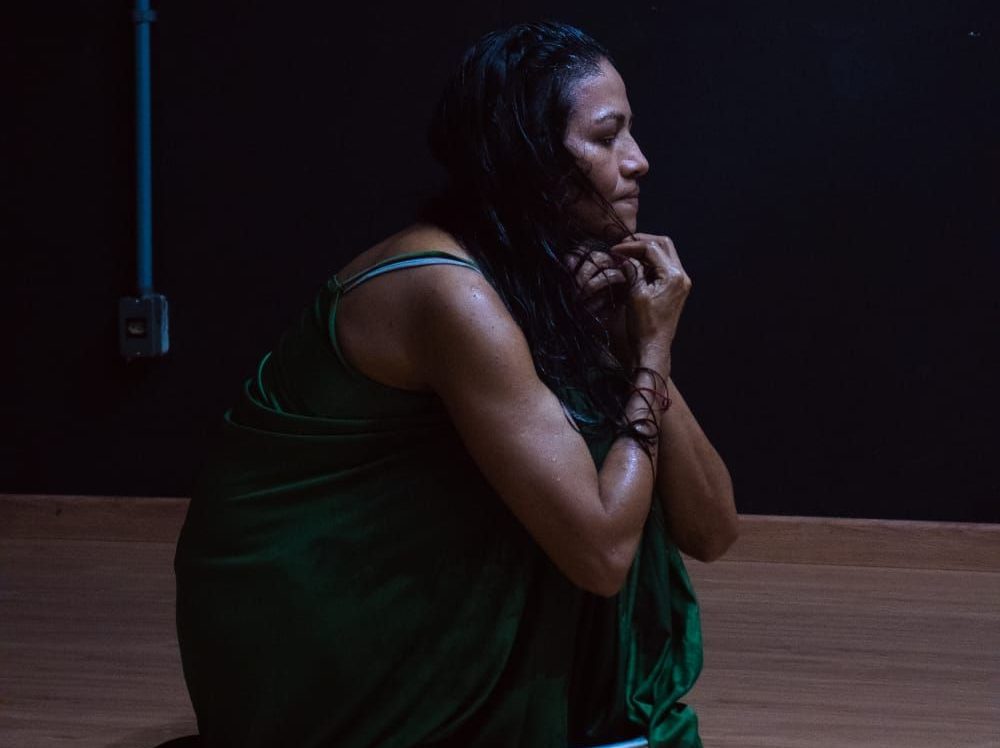 Estreia de ‘Aquelas que me habitam’ no Teatro da Instalação