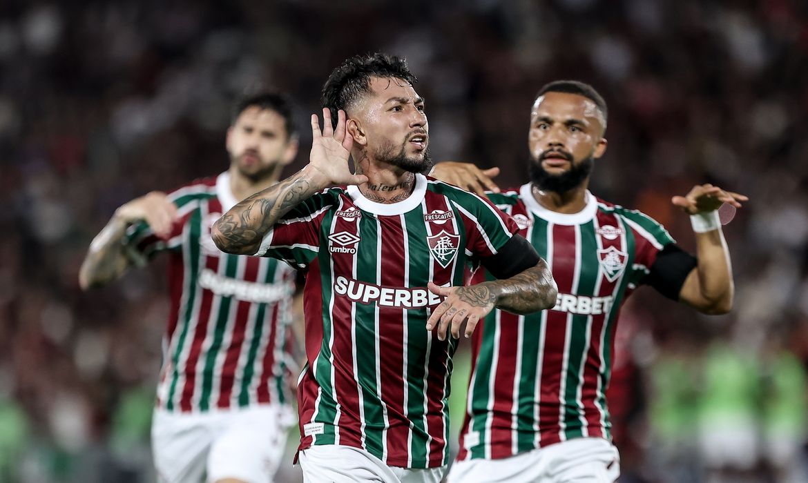 Brasileiro: Fluminense derrota Flamengo em clássico movimentado