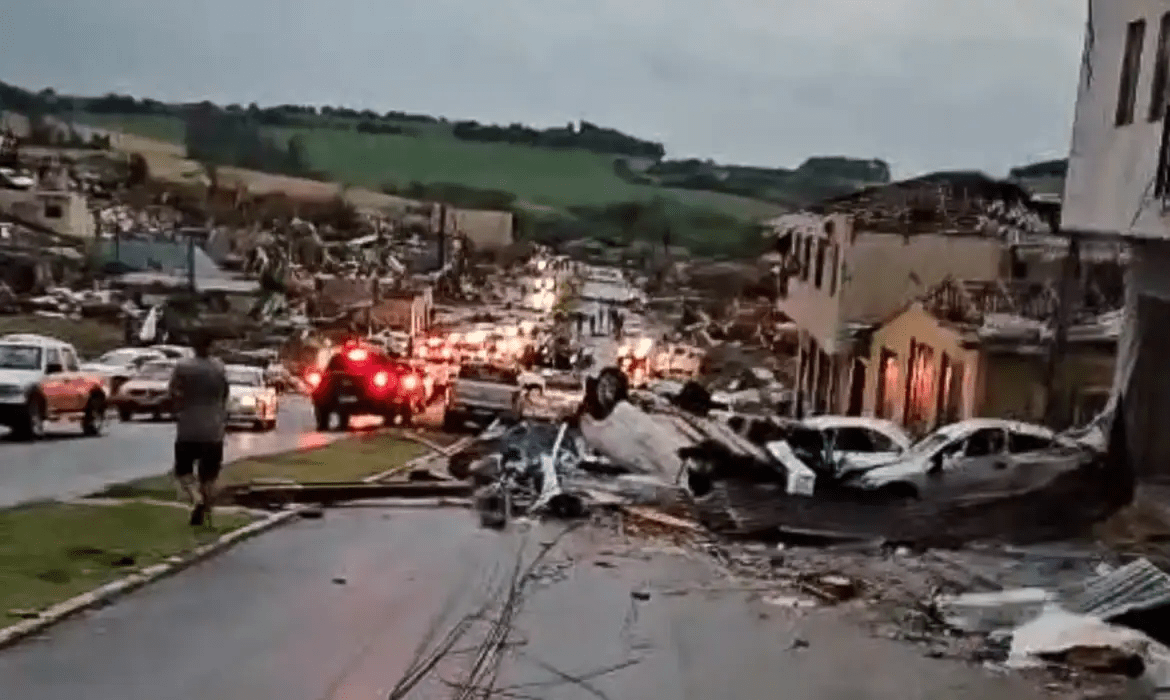 Vídeo: Tornado no Paraná causa cinco mortes e mais de 400 feridos