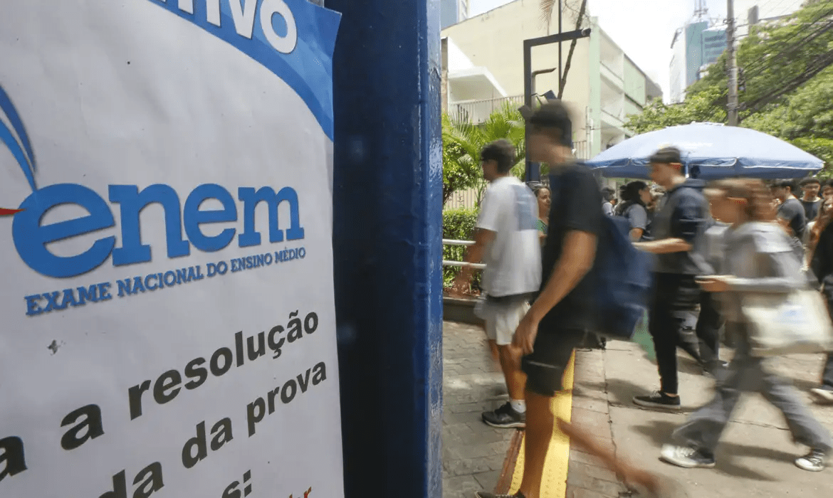 Correria marca fechamento dos portões do Enem em Manaus