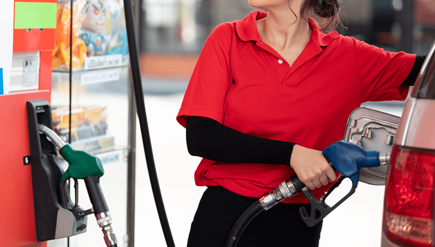 Justiça proíbe posto de exigir que mulher trabalhe de legging