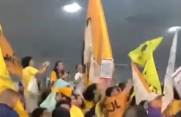 VÍDEO: Protesto gera tumulto, depredação e deixa segurança ferido na COP30