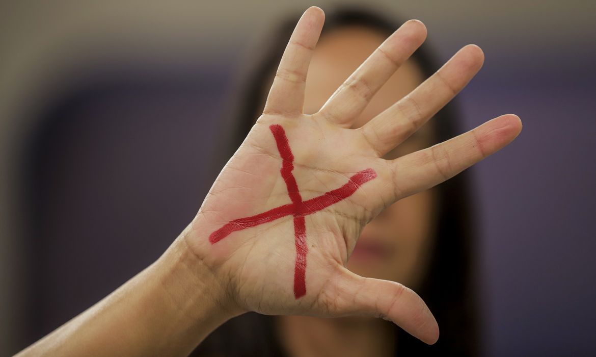 840 milhões de mulheres no mundo foram alvo de violência, diz OMS