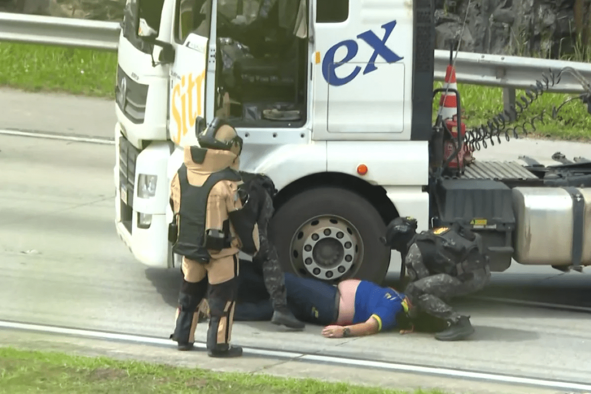 Motorista sequestrado é salvo após 4 horas preso a simulacro de bomba