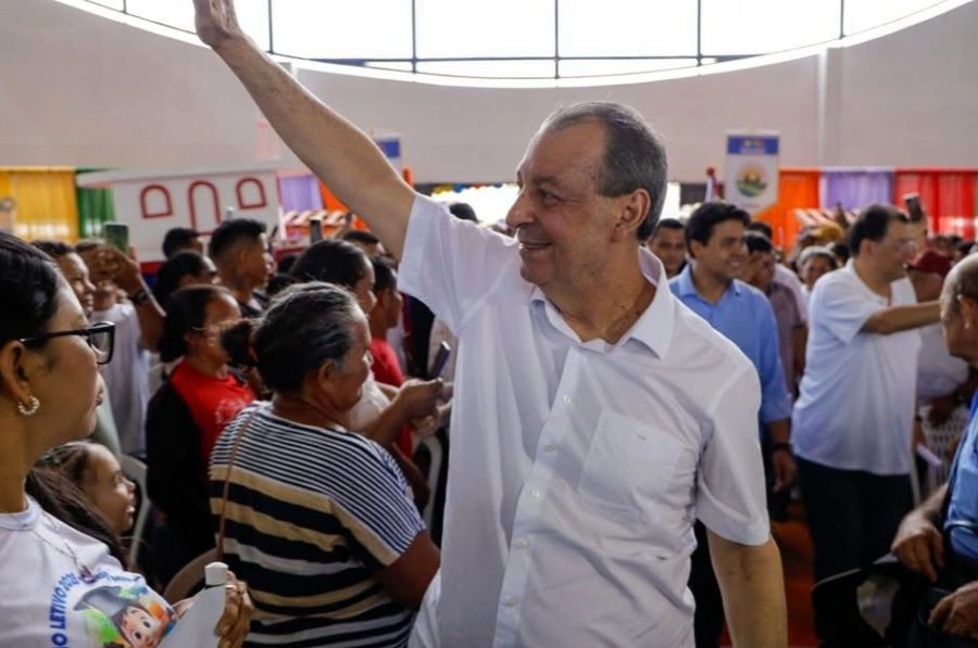 Omar Aziz mantém liderança para o Governo do AM em todos os cenários, aponta Ipen/G6