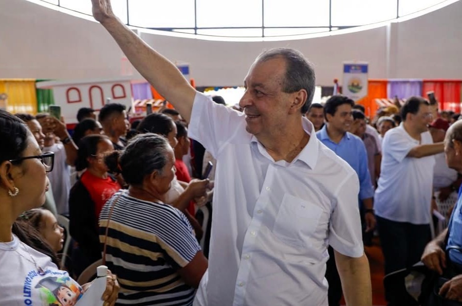 Omar Aziz mantém liderança para o Governo do AM em todos os cenários, aponta Ipen/G6