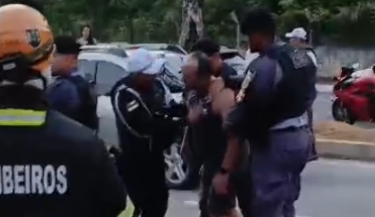 VÍDEO: Pai se desespera ao ver filha morta em acidente na Avenida do Turismo