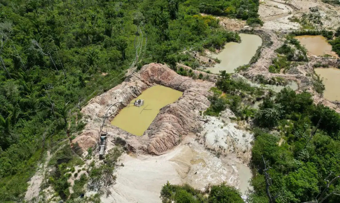 Comando Vermelho impõe controle sobre garimpo na Amazônia